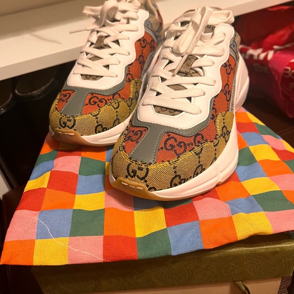 Worn a few times, size 37.5, still in good condition. - Picture 2 of 5